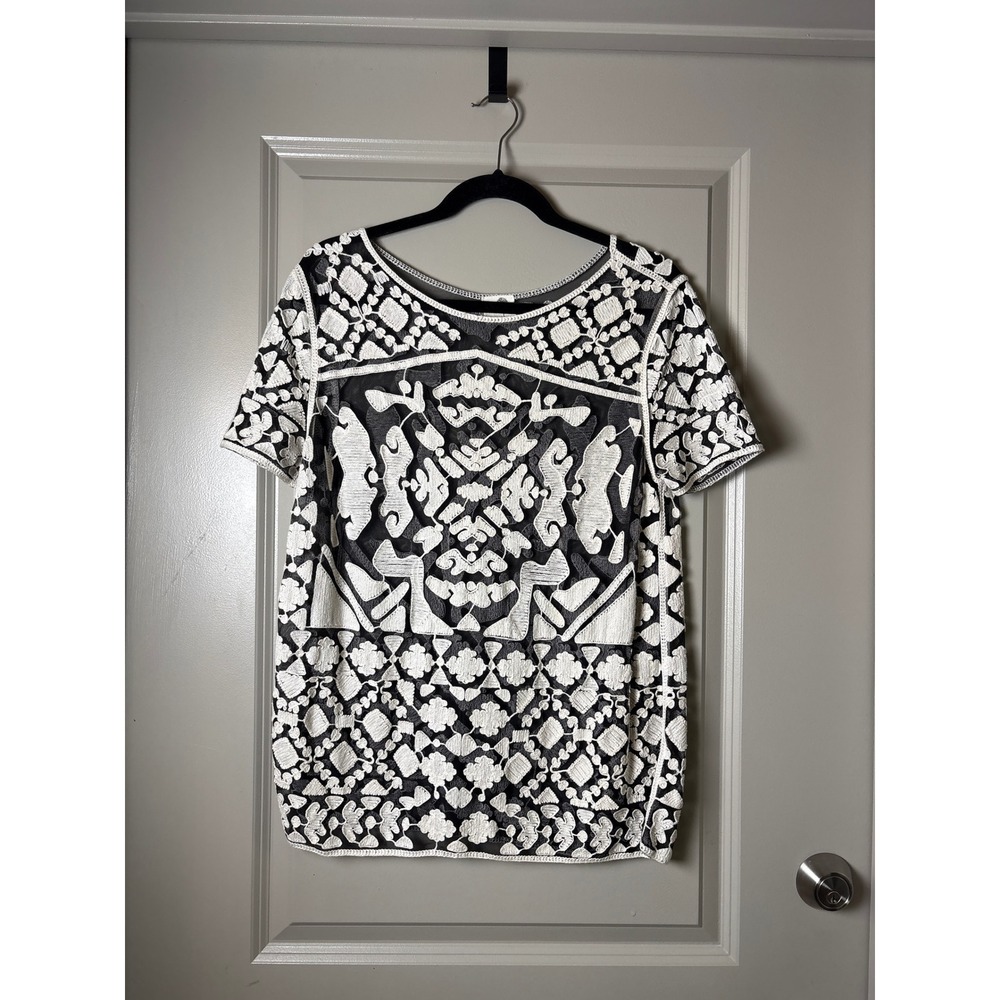 Everleigh Embroidered Mesh Top Geometric Contrast White Black S